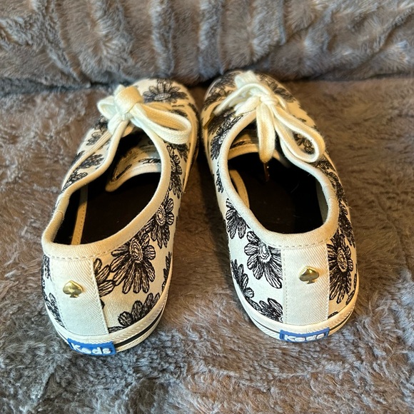 Keds x Kate Spade Black Floral on Cream Sneakers - Picture 5 of 13